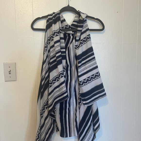 Tops - Stylish blue and White Striped Shawl